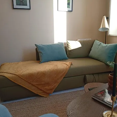 Charming & Sunny In Historic *