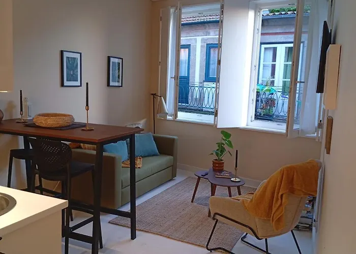 Charming & Sunny In Historic