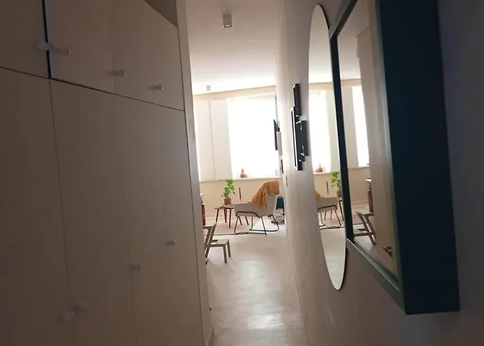 Charming & Sunny In Historic *