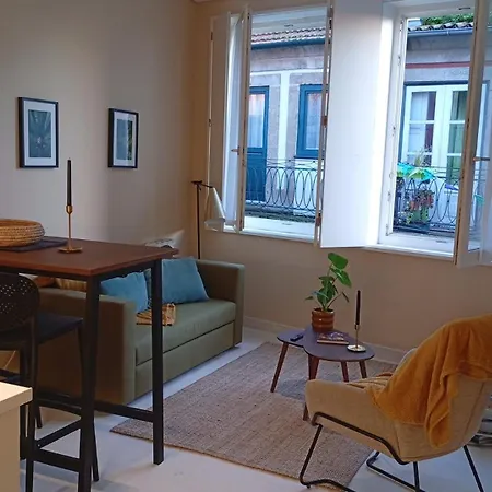 Charming & Sunny In Historic