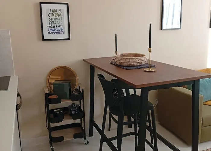 Charming & Sunny In Historic