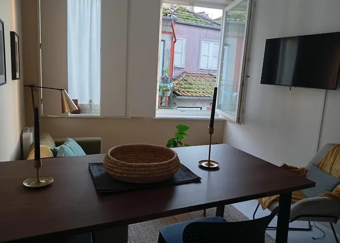 Charming & Sunny In Historic *