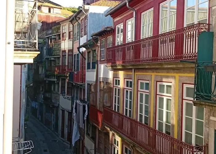 Charming & Sunny In Historic *